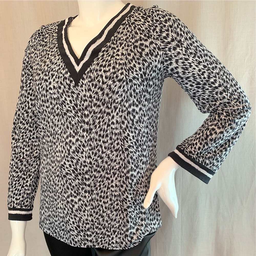 Michael Kors Animal Print V Neck Pullover Top L